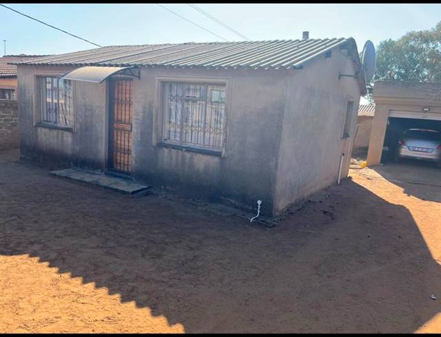 2 BEDROOM HOUSE FOR SALE IN SEBOKENG ZONE 3